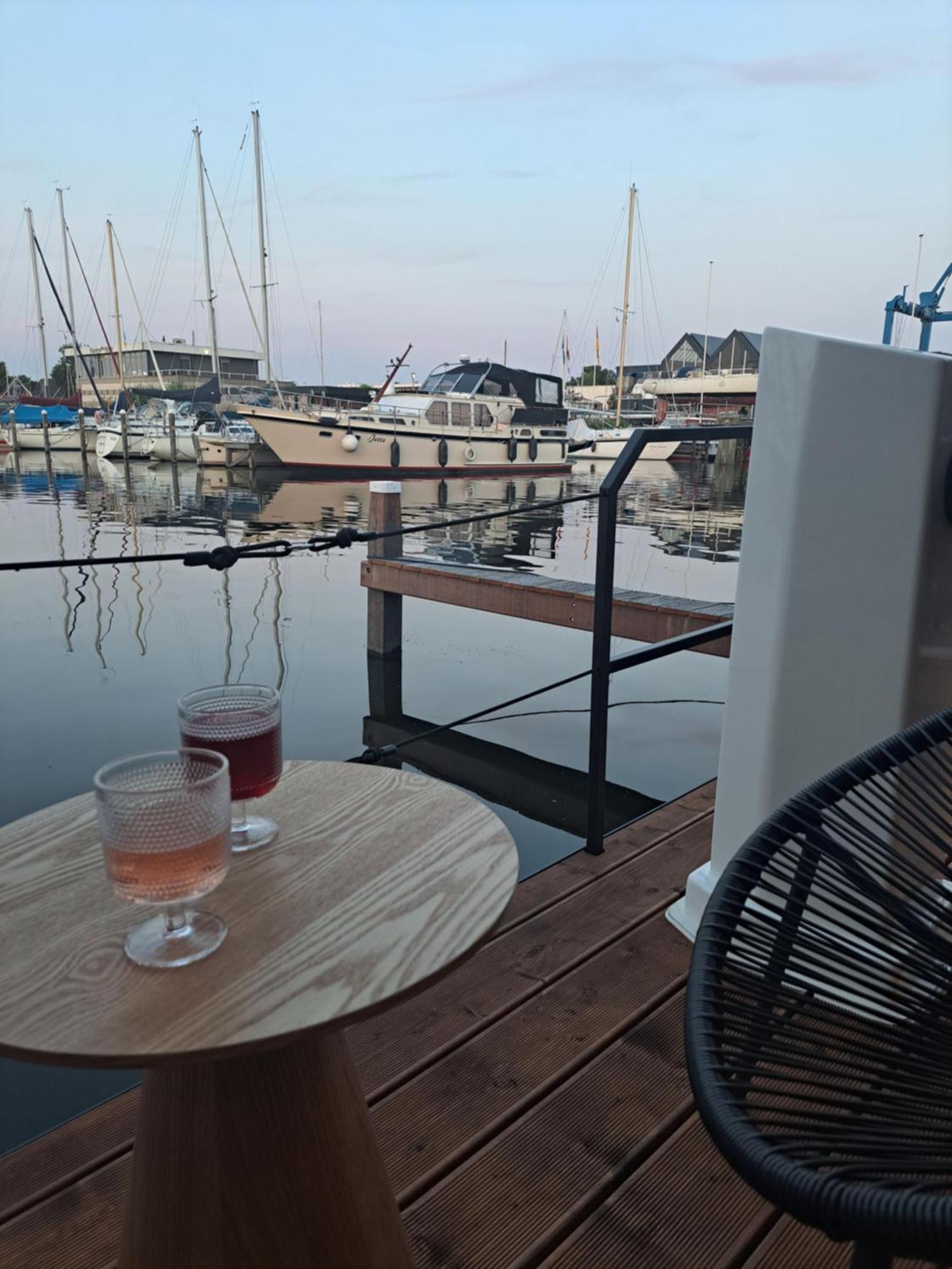 Cosy Tiny Houseboats Near Beach And Restaurants By Weltevreden Experience เซโวลเดอ ภายนอก รูปภาพ